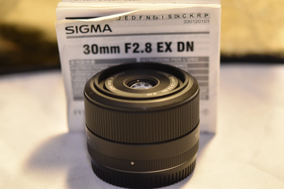 Sigma 30mm f/2.8 EX DN lens – Phototek Canada