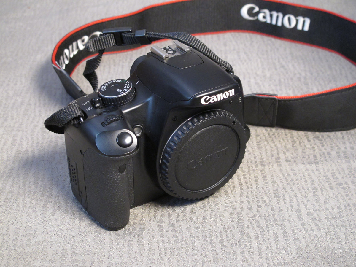 Canon EOS REBEL XSi with EFS 18-55mm IS II f3.5-5.6 Canon EF Zoom Lens