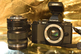 Appareil photo Olympus OM-D E-M5 avec objectif 12-50 mm/Olympus OM-D E-M5 Camera with 12-50mm lens