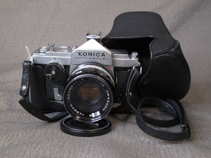 Appareil photo Konica AUTOREFLEX 35mm avec objectif 52 mm f1.8/Konica AUTOREFLEX 35mm Camera with 52mm f1.8 Lens
