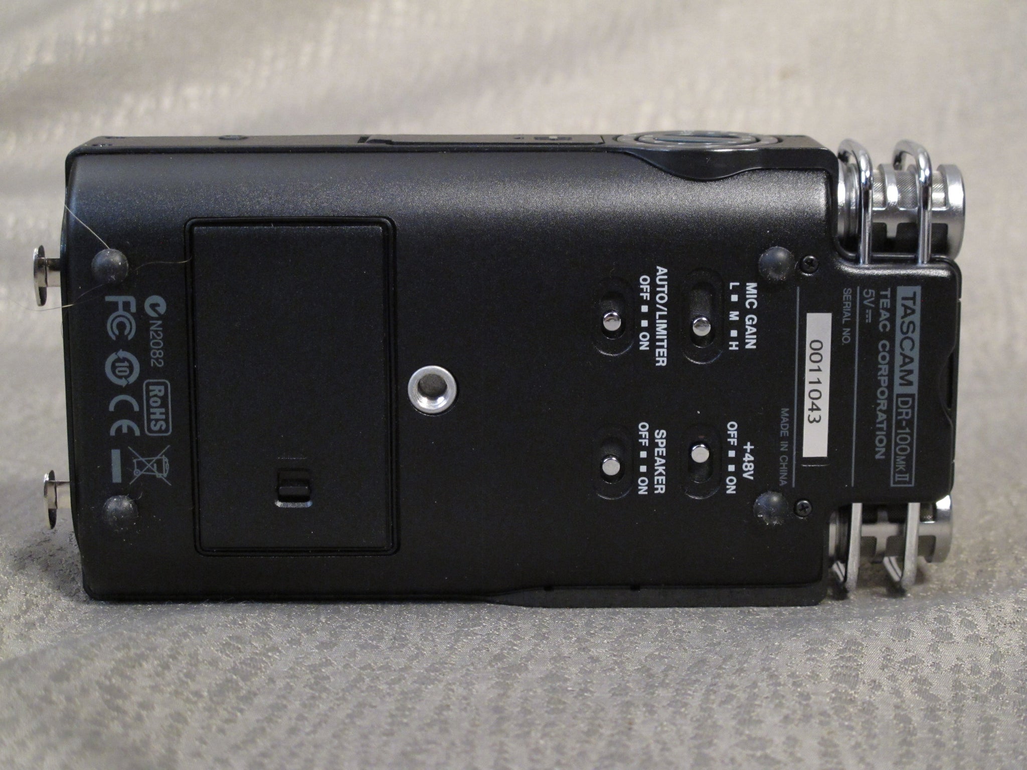 TASCAM DR-100 MKII Linear PCM Recorder – Phototek Canada